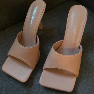 Square toe nude mules